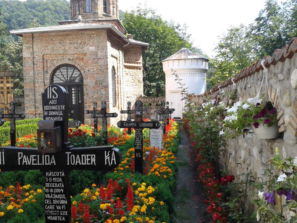 Cimitirul Maicutelor de la Manastirea Tismana