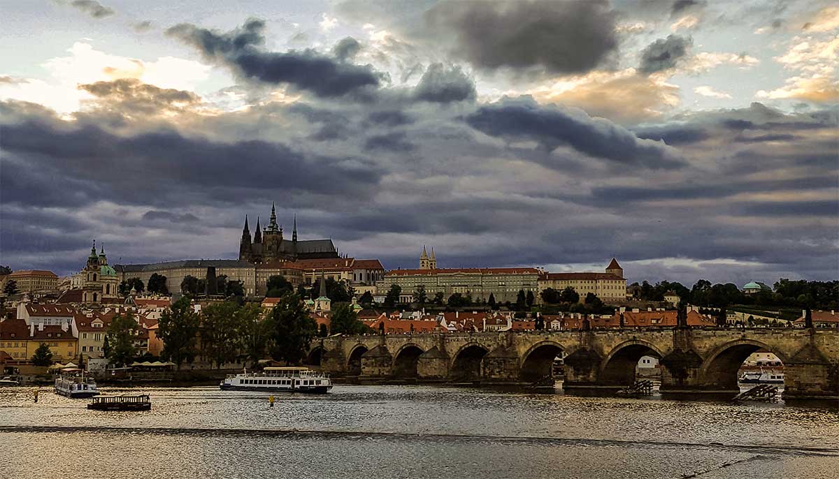 Vedere din Praga de pe raul Vltava