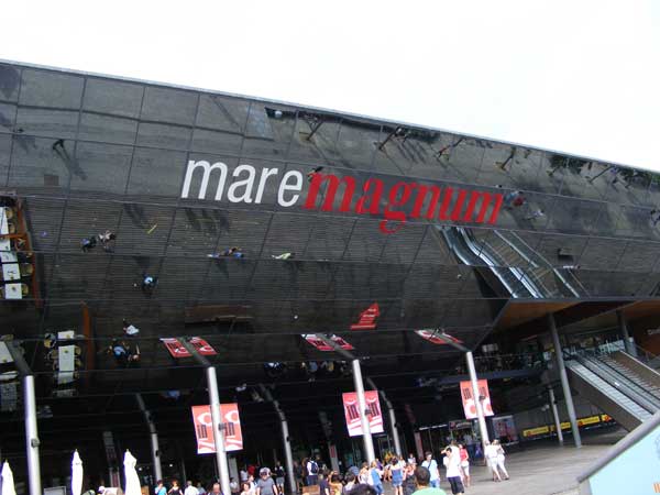 Centrul comercial Maremagnum din Barcelona