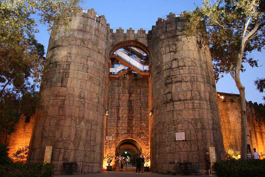 Poarta principala din Poble Espanyol - replica portii din Avila