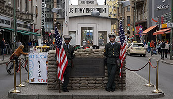 obiective turistice Berlin - Checkpoint Charlie