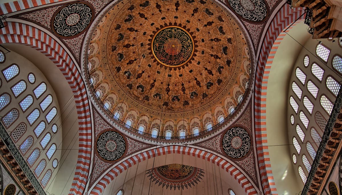 Cupola Moscheei lui Suleiman Magnificul din Istanbul