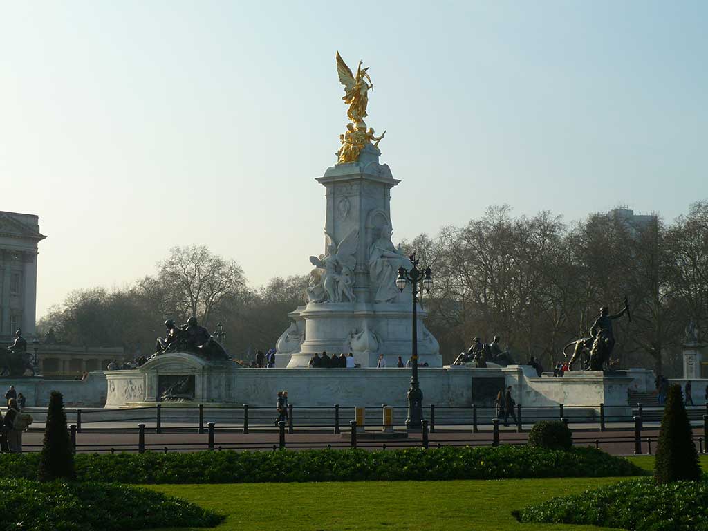 Memorialul Regina Victoria din Londra