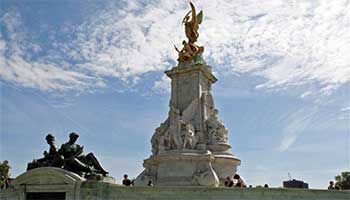 obiective turistice Londra - Memorialul Regina Victoria