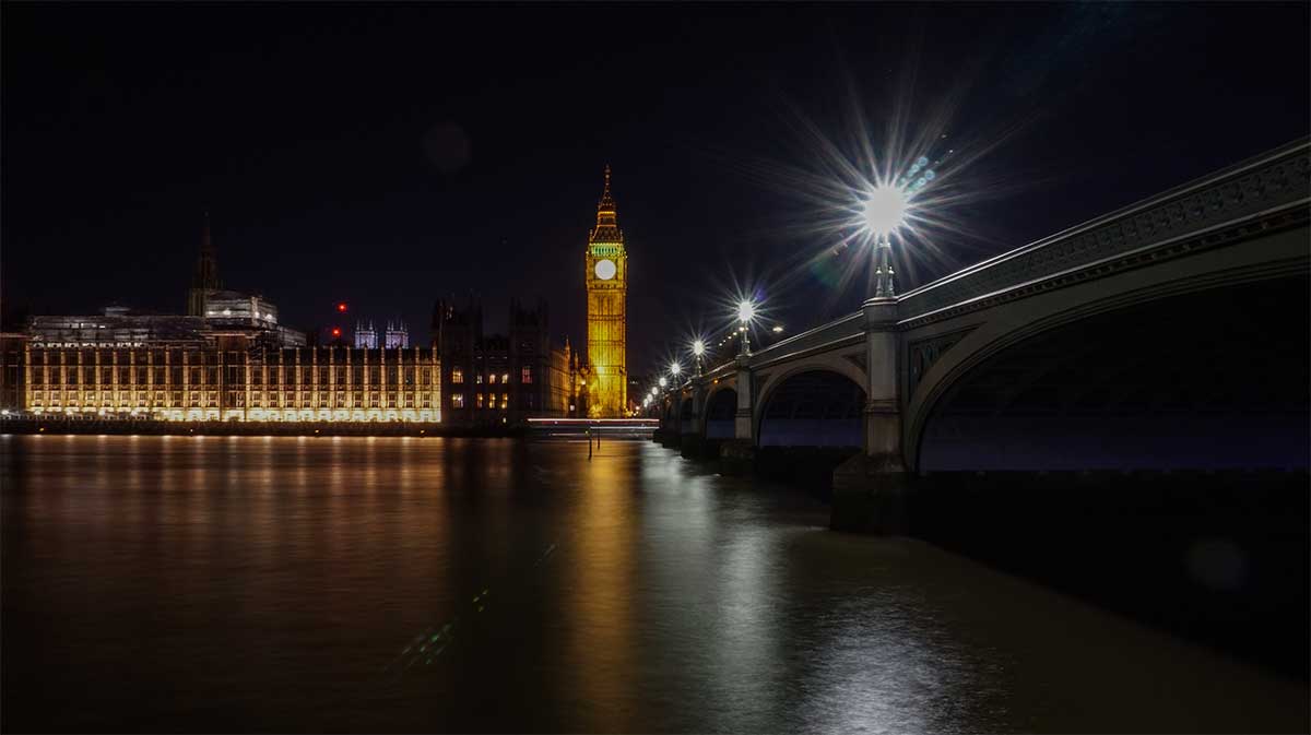 Big Ben din Londra noaptea