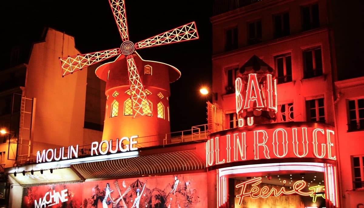 Cabaretul Moulin Rouge din Paris