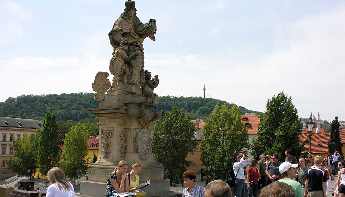 Statuia Sfintei Lutgarda de pe Podul Carol din Praga