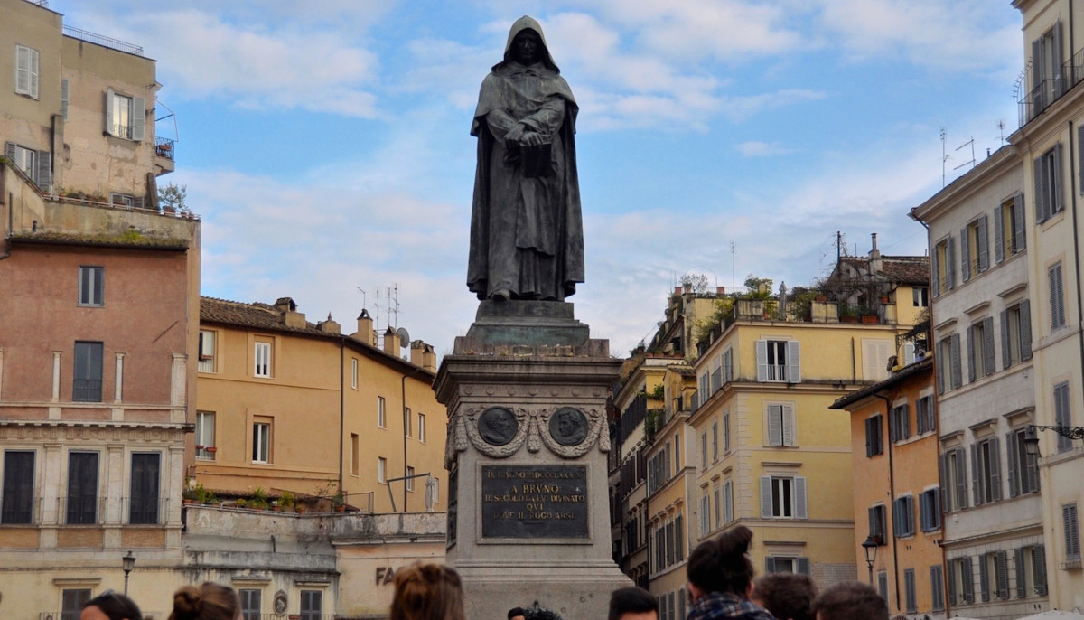 Statuia lui Giordano Bruno din Piata Campo de' Fiori