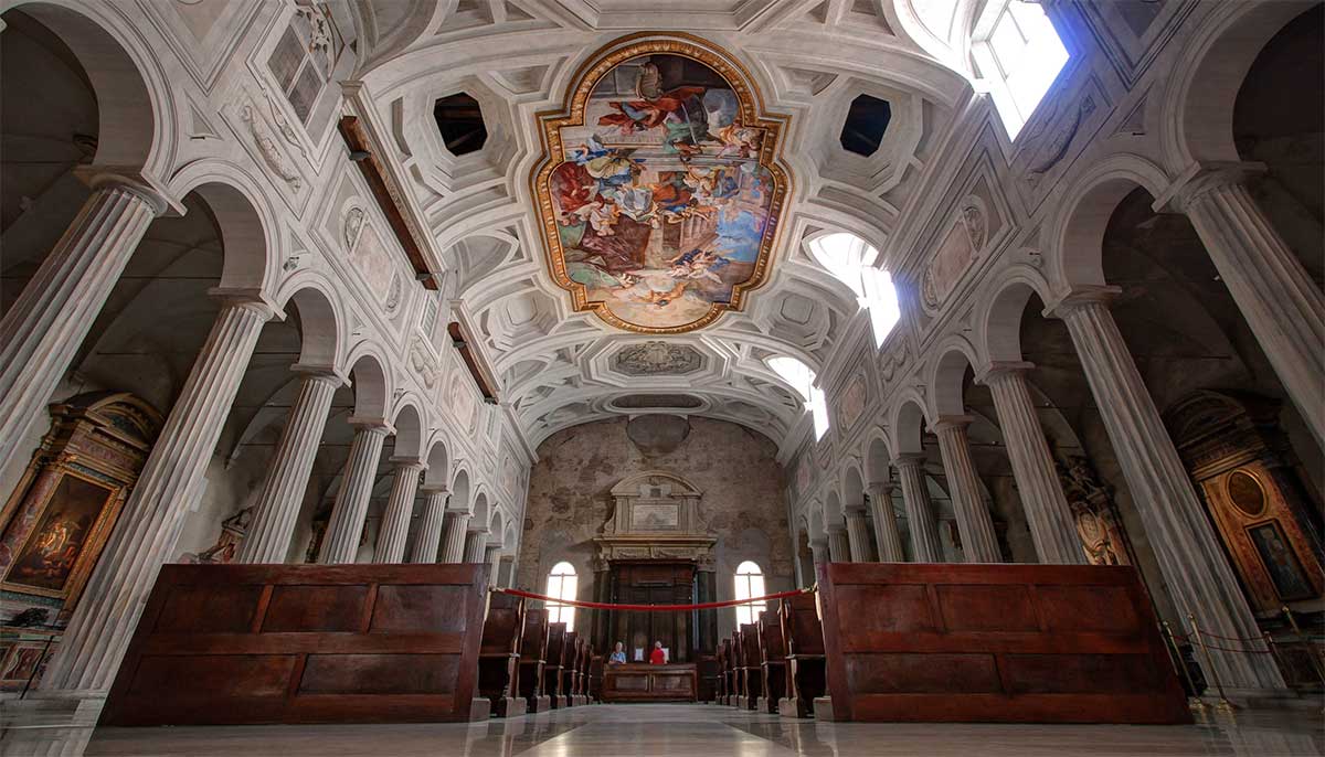 Biserica San Pietro in Vincoli din Roma - Interior