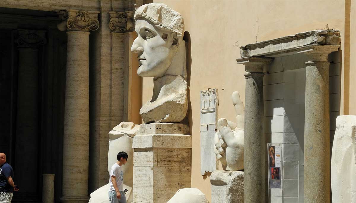 Statuie colosala a lui Constantin