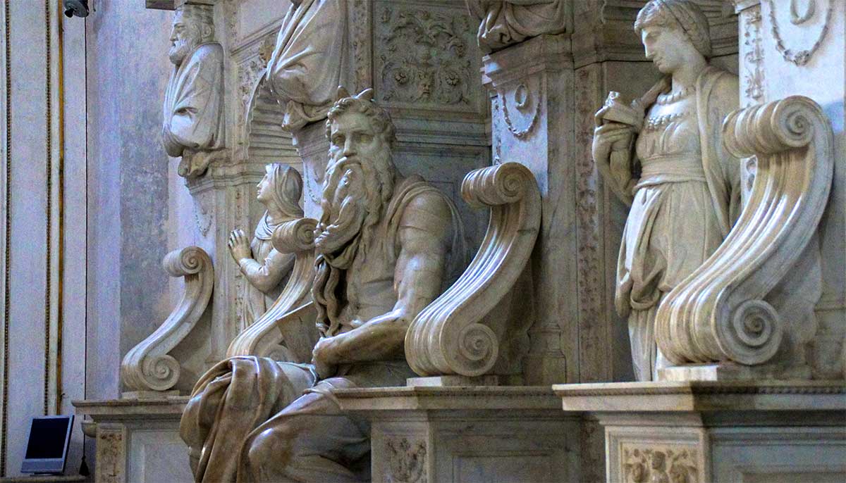 Satuia lui Moise de Michelangelo