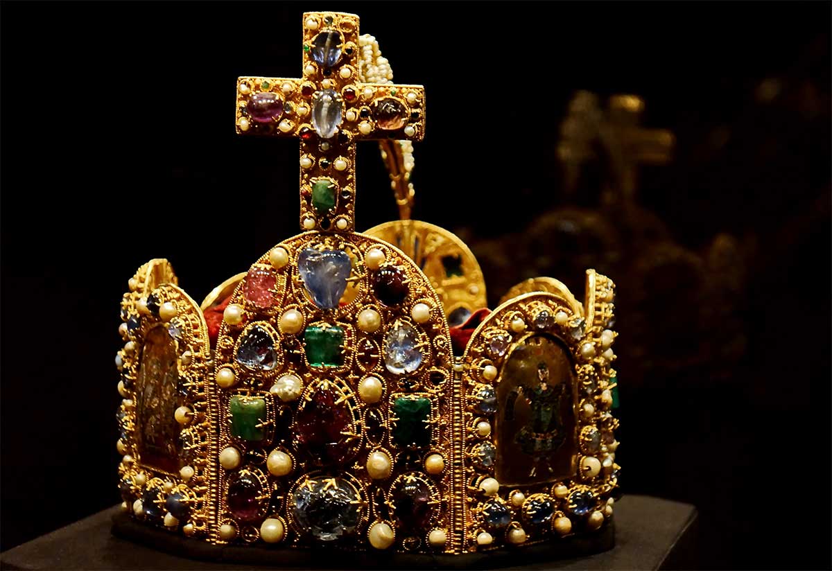 Coroana Sfantului Imperiu Roman de la Trezoreria din Viena