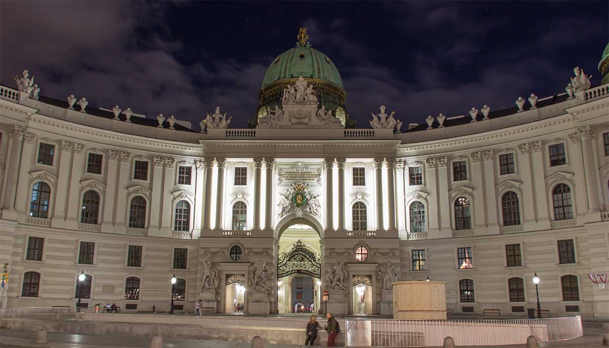 Intrarea in Palatul Hofburg din Michaelerplatz
